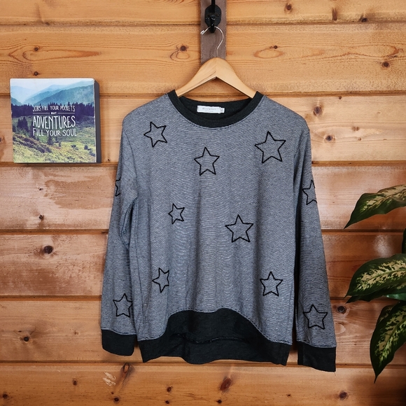 Mododoc 💜Top Embroidered Stars Sweatshirt Striped Gray Sweater Comfort Sz Small - Picture 1 of 9